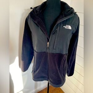 Women’s Northface Denali fleece hooded jacket.
